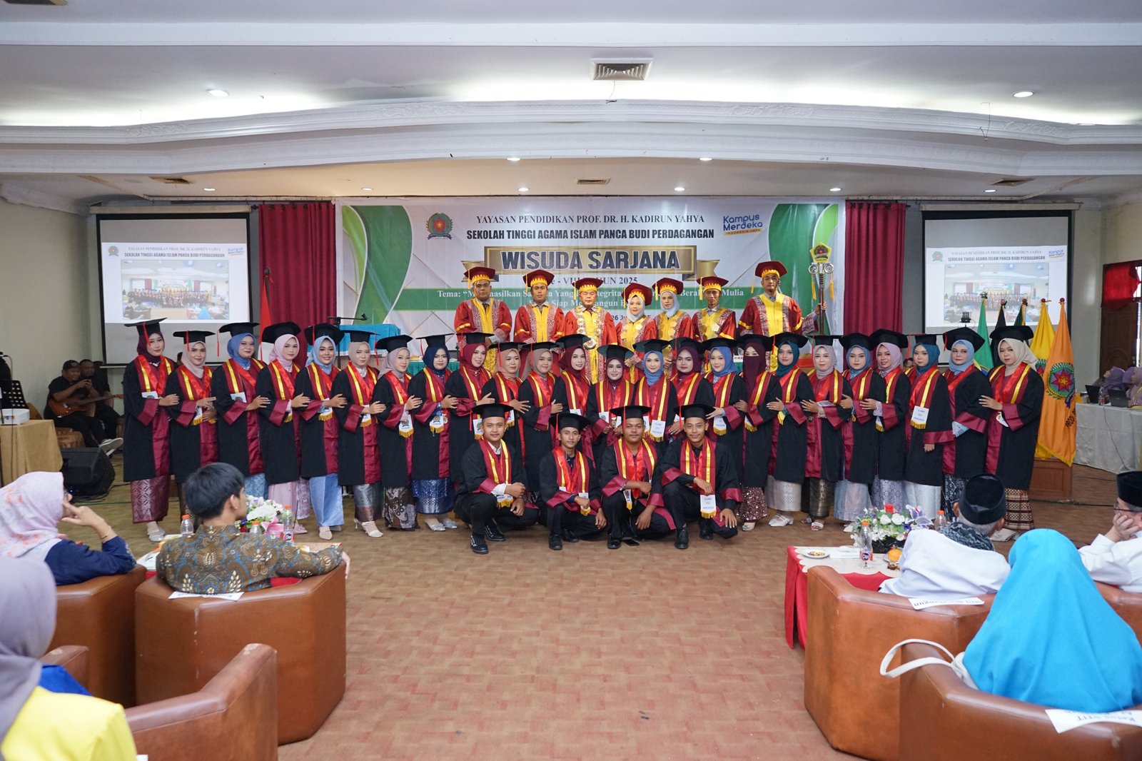 Wisudawan/ti Program Studi Ekonomi Syariah