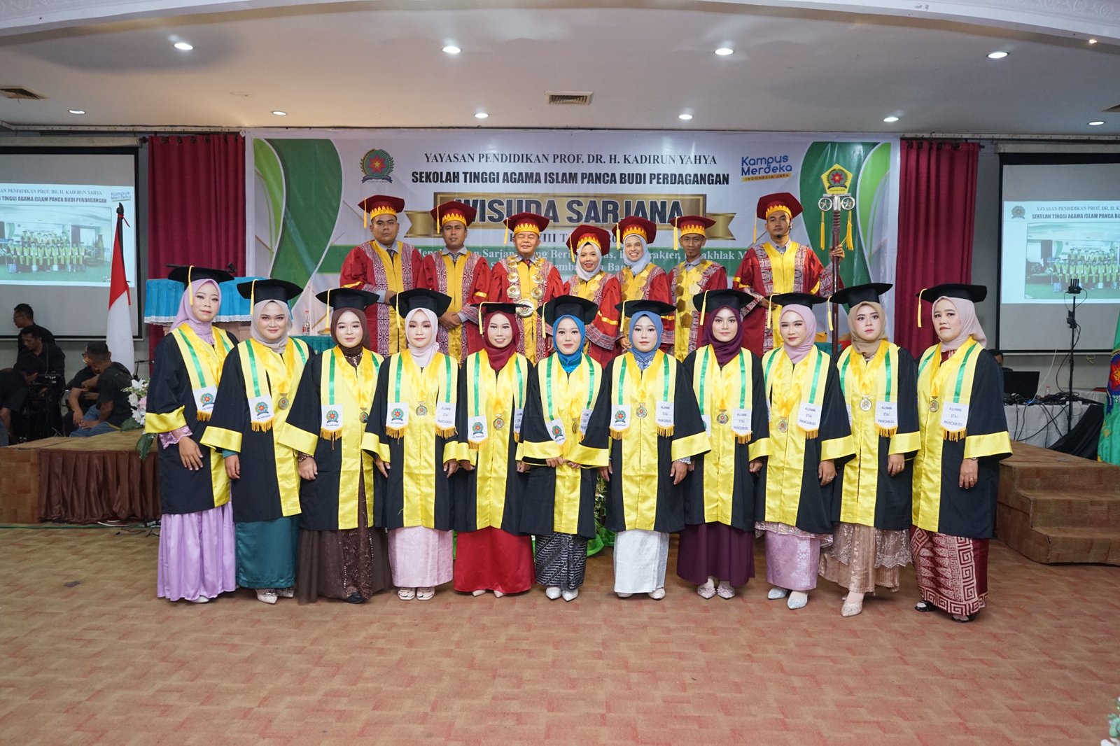 Wisudawan/ti Program Studi Pendidikan Islam Anak Usia Dini